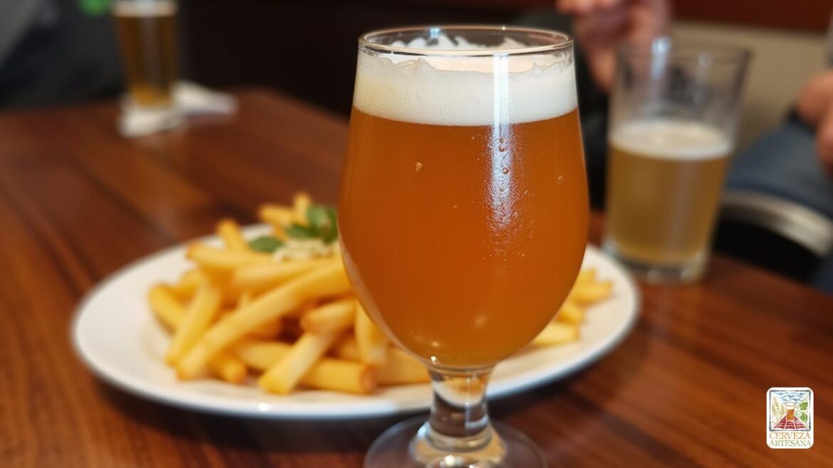 Perú es conocido por su rica y variada gastronomía, famosa en todo el mundo por su fusión de influencias de la cocina inca, amazonas, andina, española, africana, japonesa, China e italiana, creando una combinación única de aromas, sabores y texturas. Desde ceviche de pescado crudo hasta el skimbox con papas fritas, en la cocina peruana siempre encontrarás algo para todos los gustos. Sin embargo, el hecho de que la diversidad de los estilos de cerveza existentes también cree a menudo se pasa por alto (8k, mejor calidad, obra maestra, altamente detallada: 1.1)